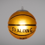 Εικόνα της GloboStar® SPALDING NBA 00645 Κρεμαστό Παιδικό Φωτιστικό Οροφής Μονόφωτο 1 x E27 Πορτοκαλί Γυάλινο Φ18 x Υ18cm